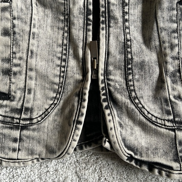 Jean Jacket - Picture 6 of 7